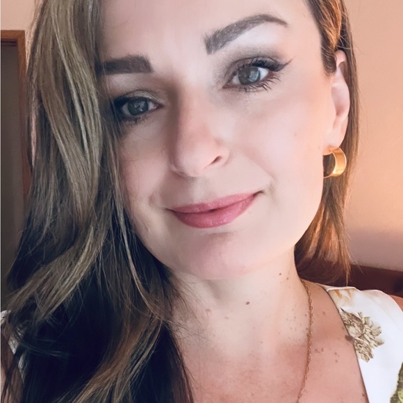 Meet your Posher, Allison - Picture 2 of 2